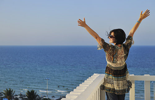 woman travel fashion