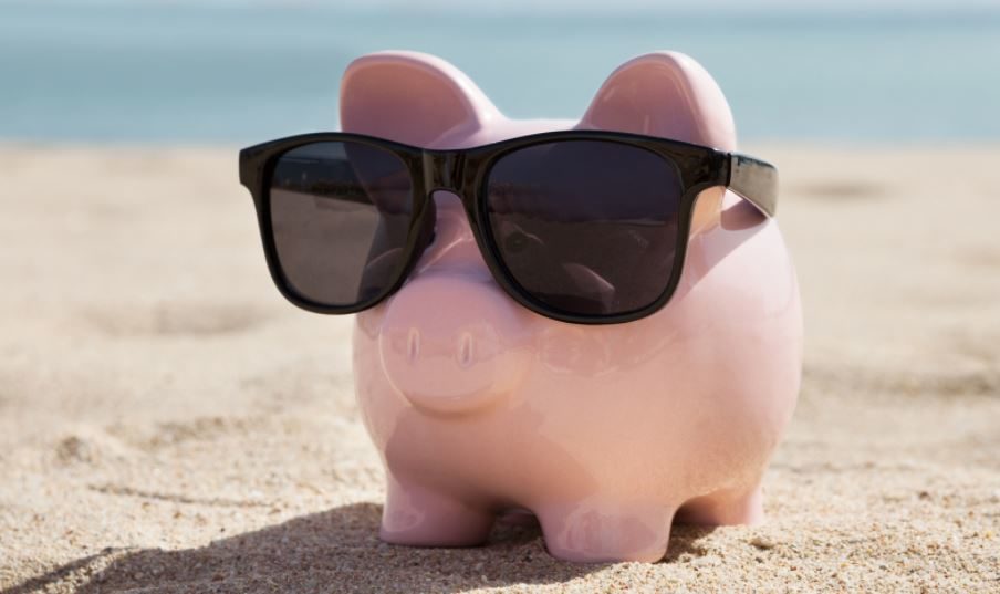 15053056_2_Piggy Bank in the Sun